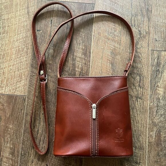 Vera Pelle Italy Small Brown
Leather Zip Front Crossbody
Bag, 7.5" x7.5" - Picture 8 of 16